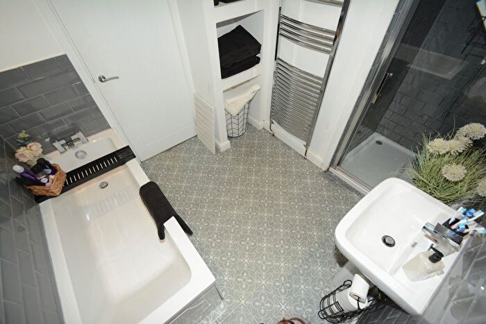 3 Bedroom Terraced House For Sale In Waverley Crescent, Droylsden, M43