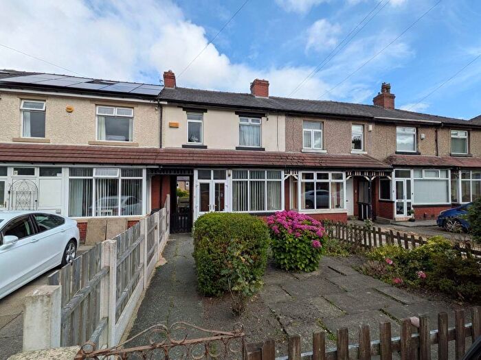 3 Bedroom Terraced House For Sale In Oakdale Terrace, Bradford, BD6