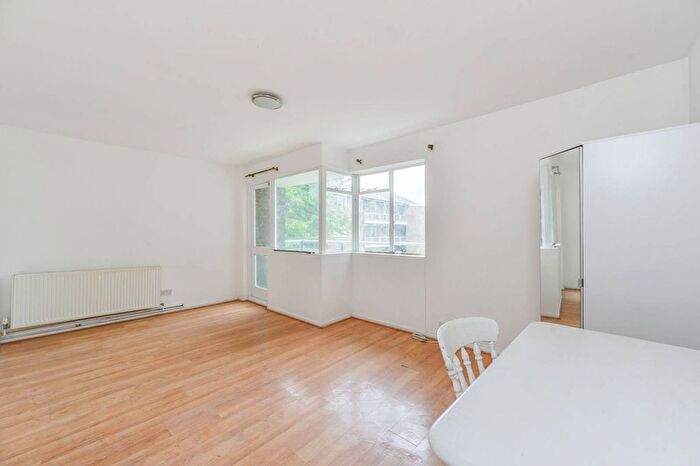 2 Bedroom Flat To Rent In Caldwell Street, Oval, London, SW9