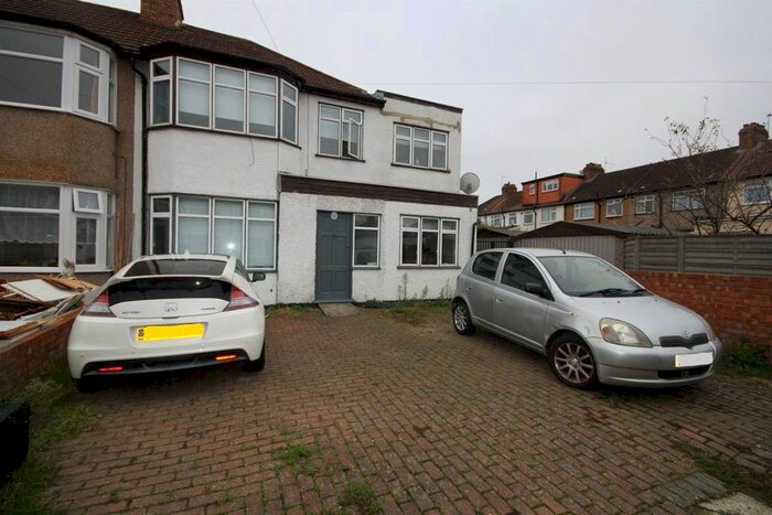 2 Bedroom Flat To Rent In Briar Close, London N13