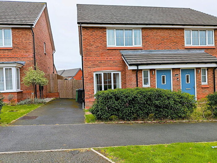 3 Bedroom Semi Detached House For Sale In Green Pastures Way, Oldham, Chadderton, OL9