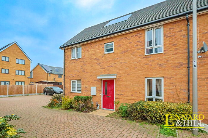 3 Bedroom Semi-Detached House For Sale In Barnmead Meadow, Woodside, Grays, RM16