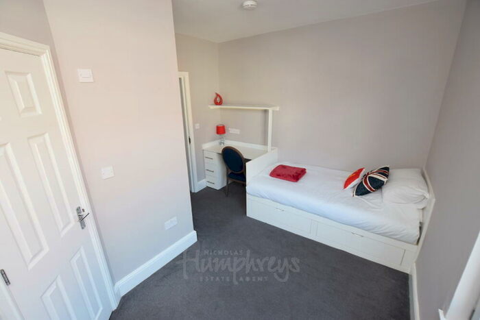 6 Bedroom Terraced House To Rent In Hood Street, Northampton, NN1