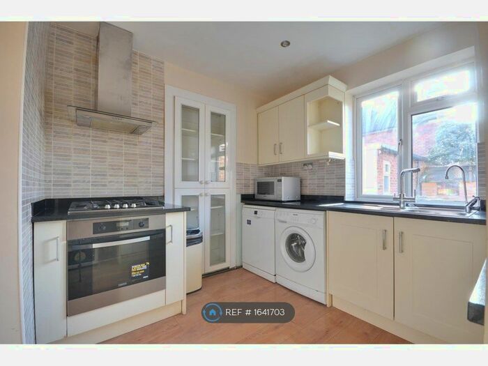 3 Bedroom Semi-Detached House To Rent In Bec Close, Ruislip, HA4