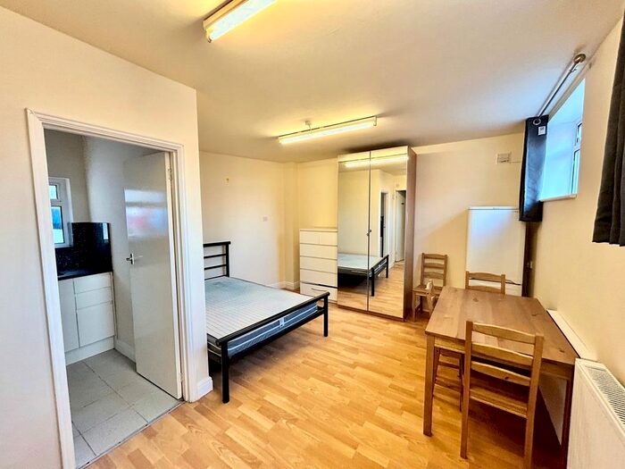 1 Bedroom Studio To Rent In Bilton Road, Perivale, Greenford, UB6