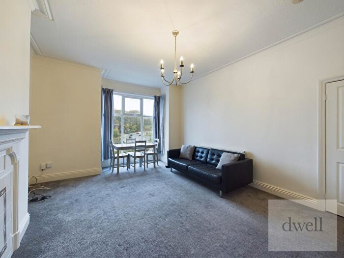 2 Bedroom Flat To Rent In Oakwood Avenue, Roundhay, Leeds, LS8