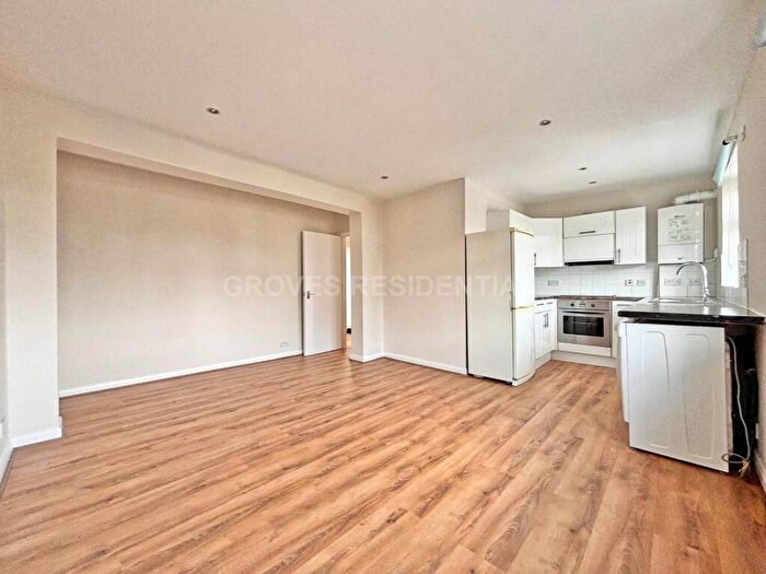 2 Bedroom Flat To Rent In Elm Road, New Malden, KT3