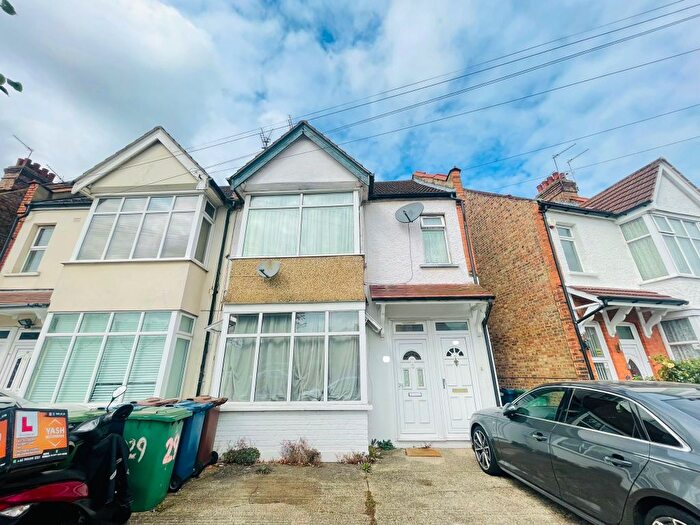 2 Bedroom Flat To Rent In Welldon Crescent, Harrow, HA1