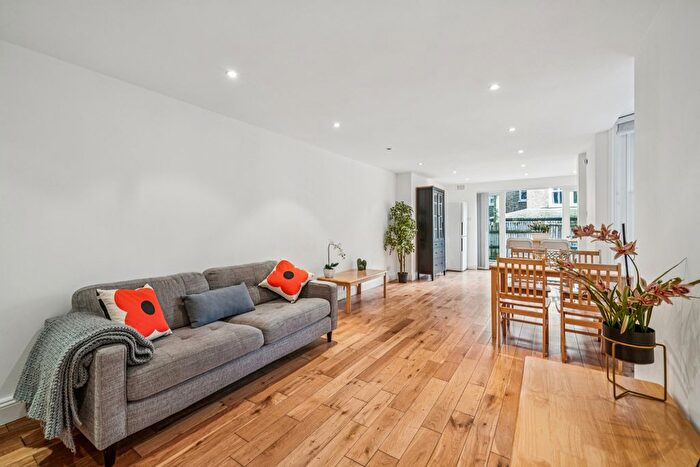 2 Bedroom Flat To Rent In Helix Road, London, SW2