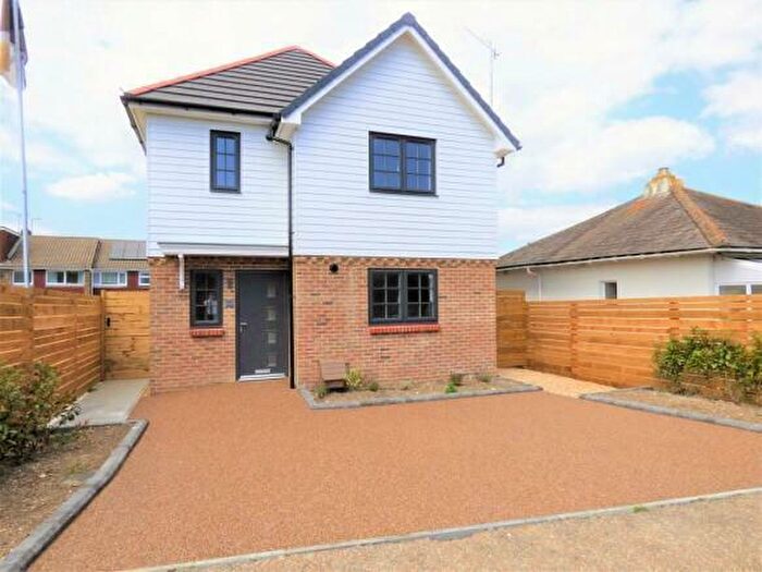 3 Bedroom Detached House To Rent In Sunnymead, Seaton Park, Littlehampton, BN17