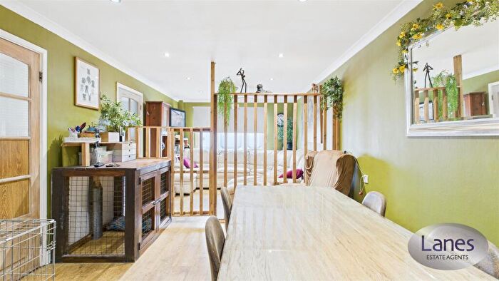 3 Bedroom Terraced House For Sale In Green Close, Cheshunt, EN8