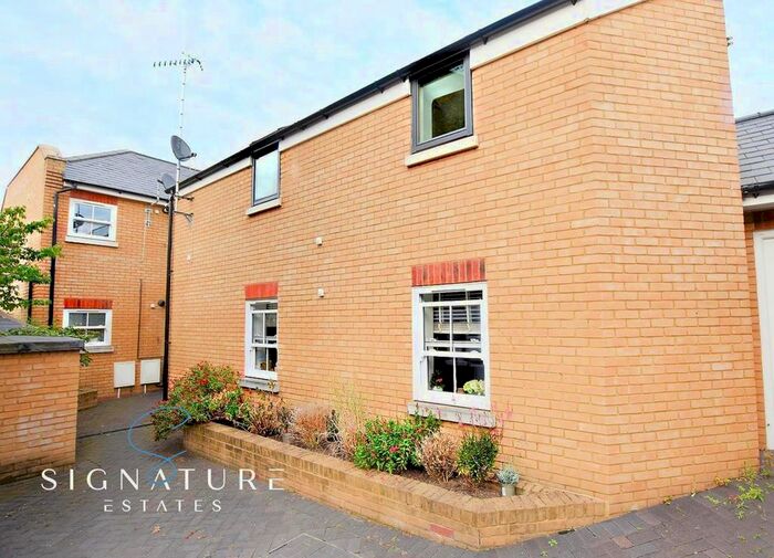 1 Bedroom Maisonette To Rent In Estcourt Road, Watford, WD17