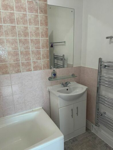 1 Bedroom Flat To Rent In The Fairway, Northolt, UB5