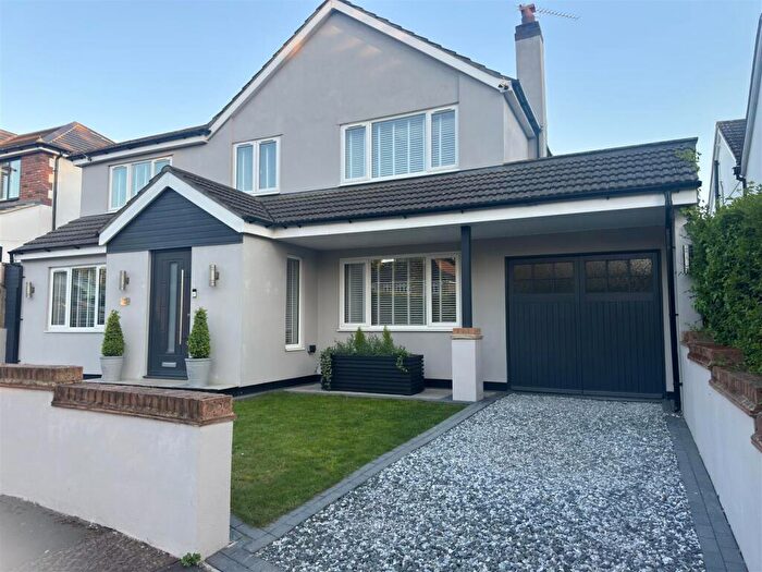 5 Bedroom Detached House For Sale In Cuffley Hill, Goffs Oak, EN7