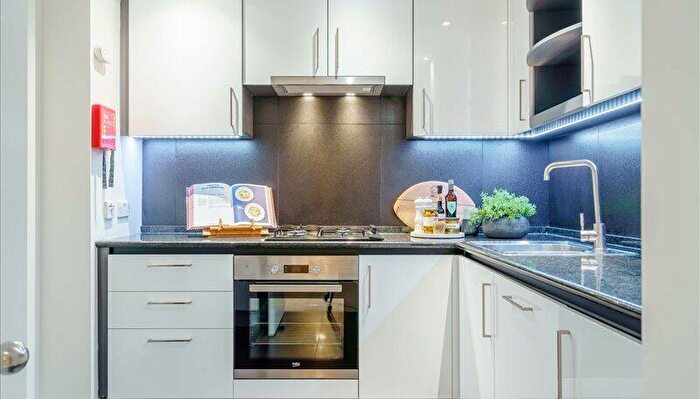 2 Bedroom Apartment To Rent In Circus Apartments, Canary Wharf, E14