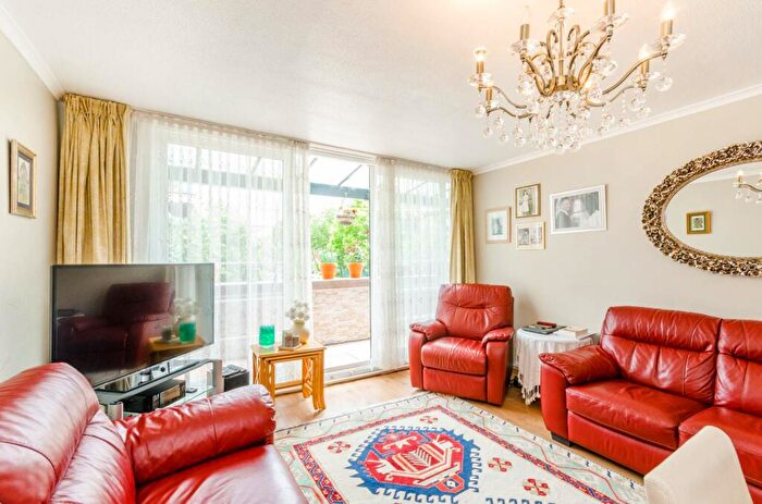 2 Bedroom Flat To Rent In Fladbury Road, Harringay, London, N15