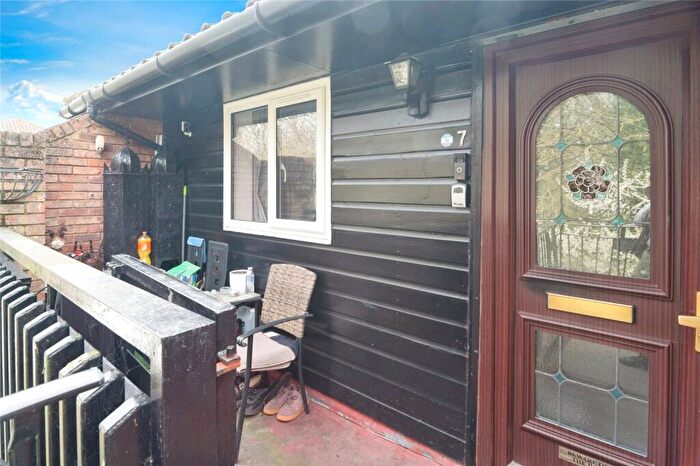 1 Bedroom Maisonette For Sale In Bartlow Side, Basildon, Essex, SS13