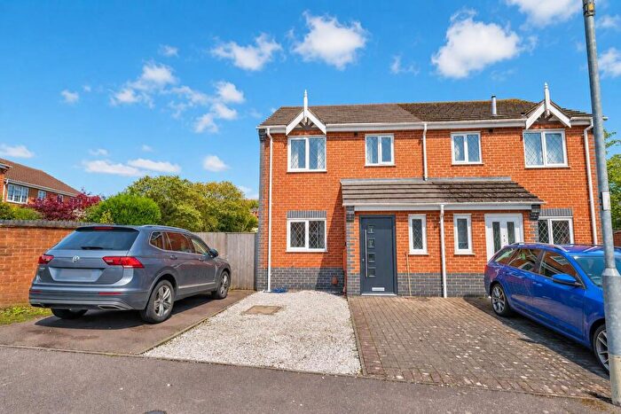 3 Bedroom House For Sale In Marcian Close, Hinckley, LE10