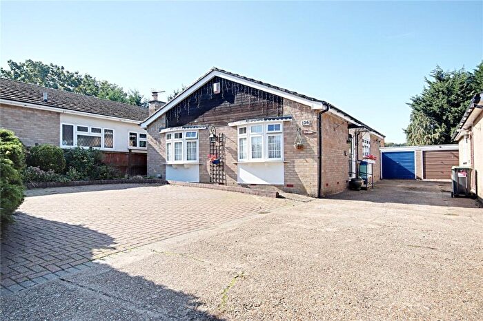 2 Bedroom Bungalow For Sale In Theobalds Park Road, Enfield, EN2