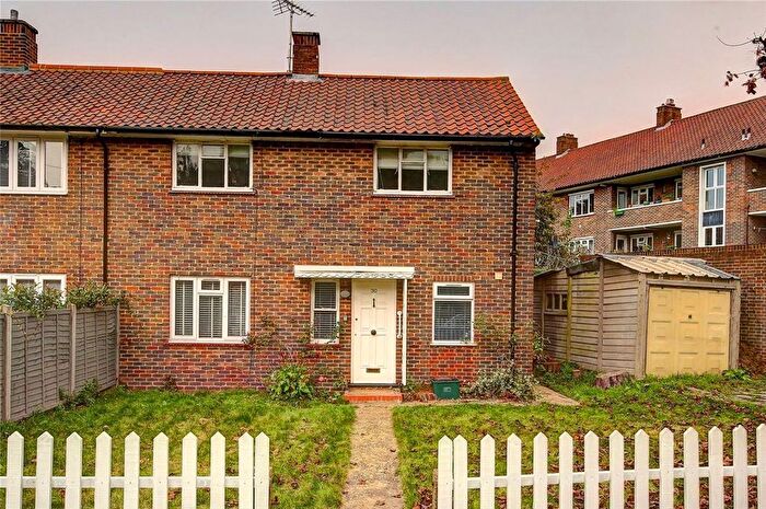 2 Bedroom Property To Rent In Chester Road, Wimbledon, SW19
