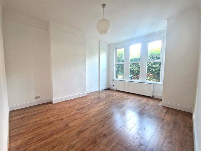 2 Bedroom Flat To Rent In College Road, Kensal Rise, NW10