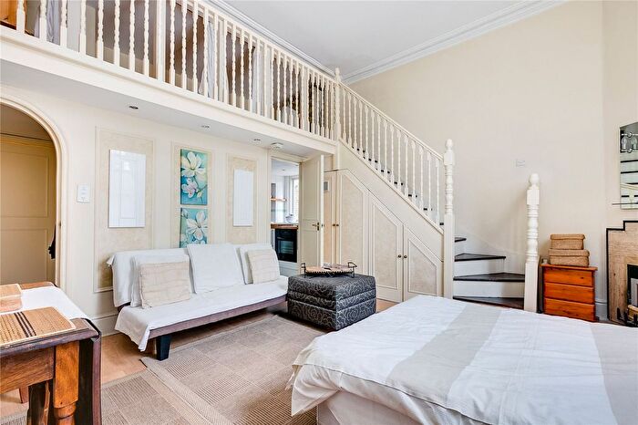 Studio To Rent In Earls Court Square, London, SW5