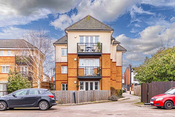 2 Bedroom Flat To Rent In Waterside Court, Ebberns Road, Hemel Hempstead, Hertfordshire, HP3
