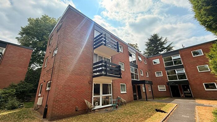 1 Bedroom Flat For Sale In Wake Green Park, Moseley, B13