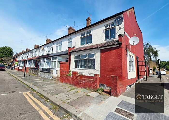 4 Bedroom House To Rent In Rosebery Avenue, N17