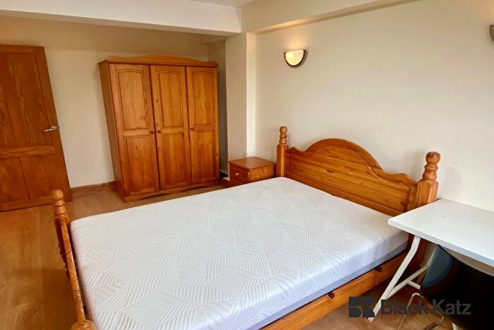 3 Bedroom Flat To Rent In Great Suffolk Street, Borough, SE1