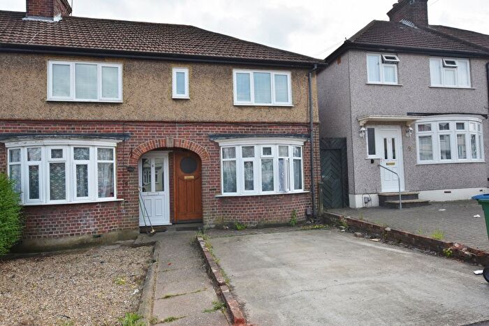 2 Bedroom Maisonette To Rent In Berry Avenue, North Watford, WD24