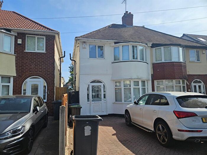 3 Bedroom Semi-Detached House To Rent In Derrydown Road, Birmingham, B42