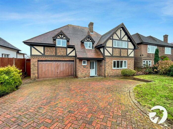 4 Bedroom Detached House To Rent In The Ridgeway, Chatham, Kent, ME4