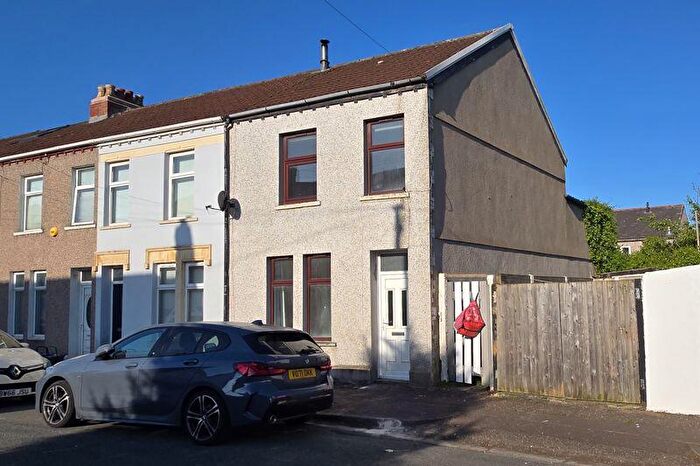 2 Bedroom End Of Terrace House To Rent In Fern Street, Canton, CF5