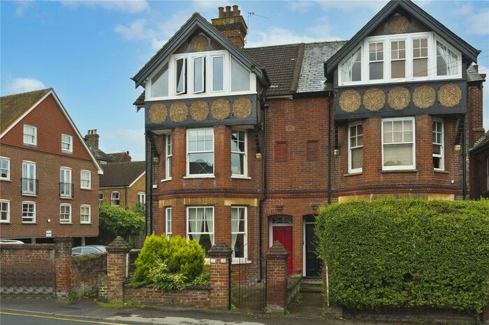 2 Bedroom Flat To Rent In York Road, Guildford, Surrey, GU1