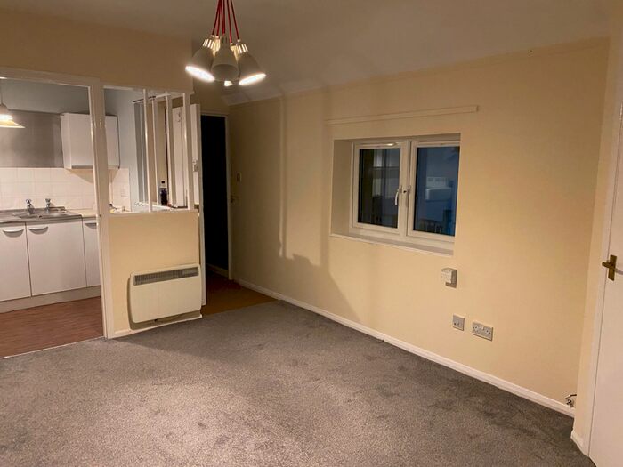 1 Bedroom Flat To Rent In High Street, Bedfordshire, Shefford, SG17