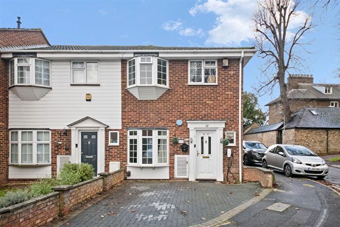 3 Bedroom End Terrace House For Sale In Hilliers Avenue, Uxbridge, UB8