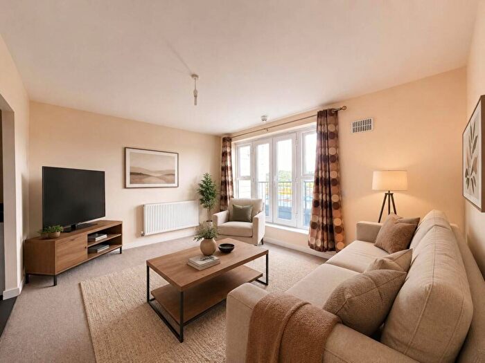 2 Bedroom Flat To Rent In Alexander Square, Eastleigh, SO50