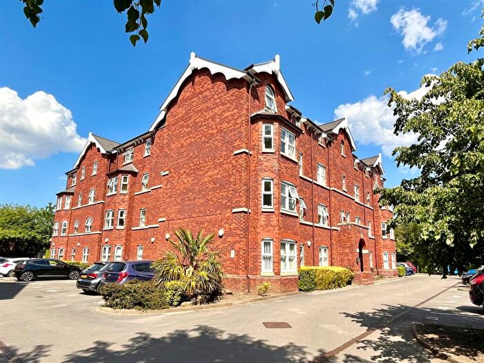 2 Bedroom Apartment To Rent In Broad Road, Sale, M33