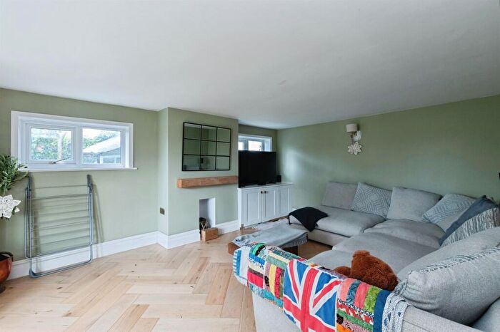4 Bedroom Detached House For Sale In Alderholt Road, Sandleheath, Fordingbridge, SP6