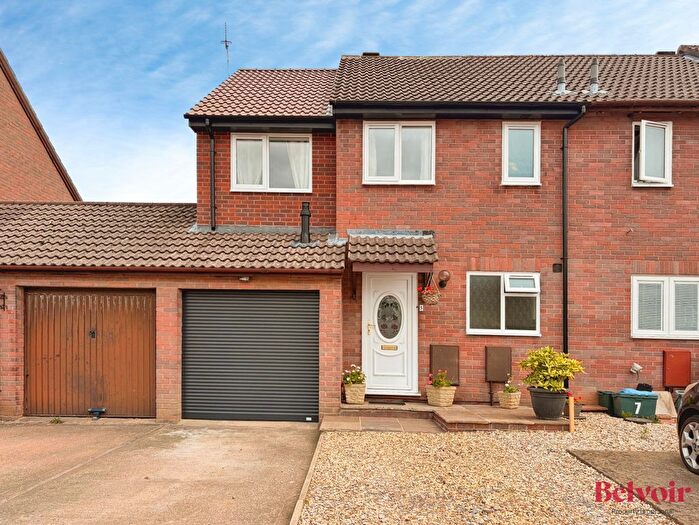 3 Bedroom End Terrace House For Sale In Peacock Close, Cheltenham, GL51