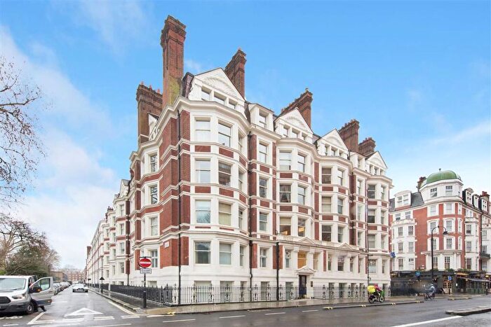 2 Bedroom Flat To Rent In Ridgmount Gardens, London, WC1E