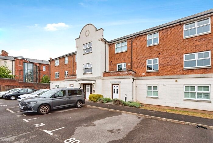 2 Bedroom Flat For Sale In Cotton Road, Portsmouth, Hampshire, PO3