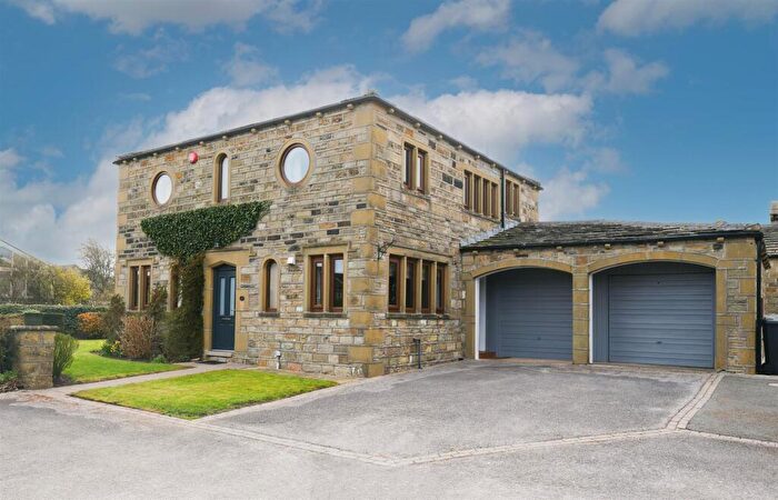 4 Bedroom Detached House For Sale In Fulstone Road, Stocksmoor, Huddersfield, HD4