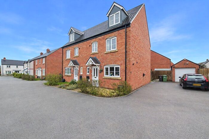 4 Bedroom Semi Detached House For Sale In Fairfax Way, Rushwick, Worcester, Worcestershire, WR2