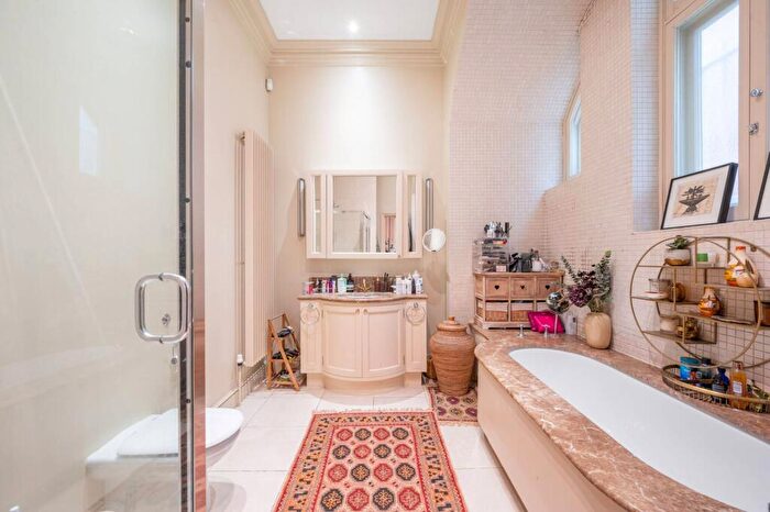 2 Bedroom Flat For Sale In Grosvenor House, Hampstead, London, NW3