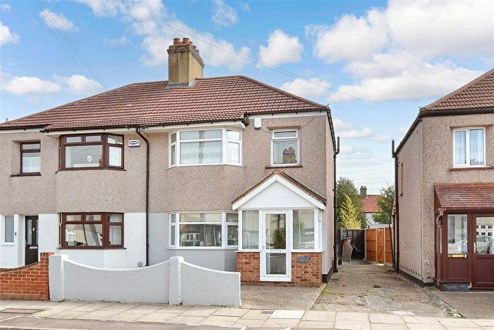 3 Bedroom Semi-Detached House For Sale In Kenmere Road, Welling, Kent, DA16