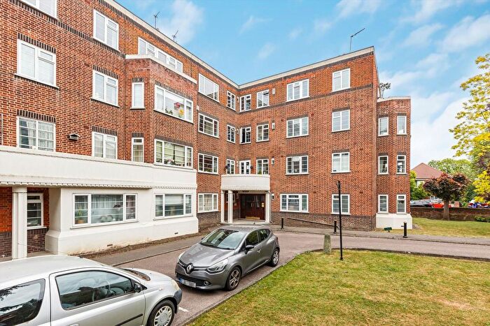 2 Bedroom Flat For Sale In Sheen Court, Richmond, TW10