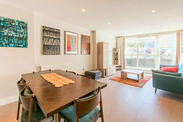 2 Bedroom Flat To Rent In Weld Place, New Southgate, London, N11