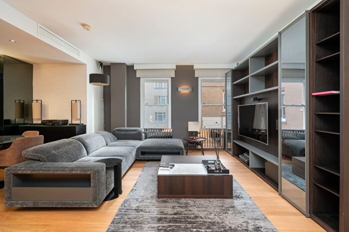 2 Bedroom Flat To Rent In Lowndes Court, Lowndes Square, London, SW1X